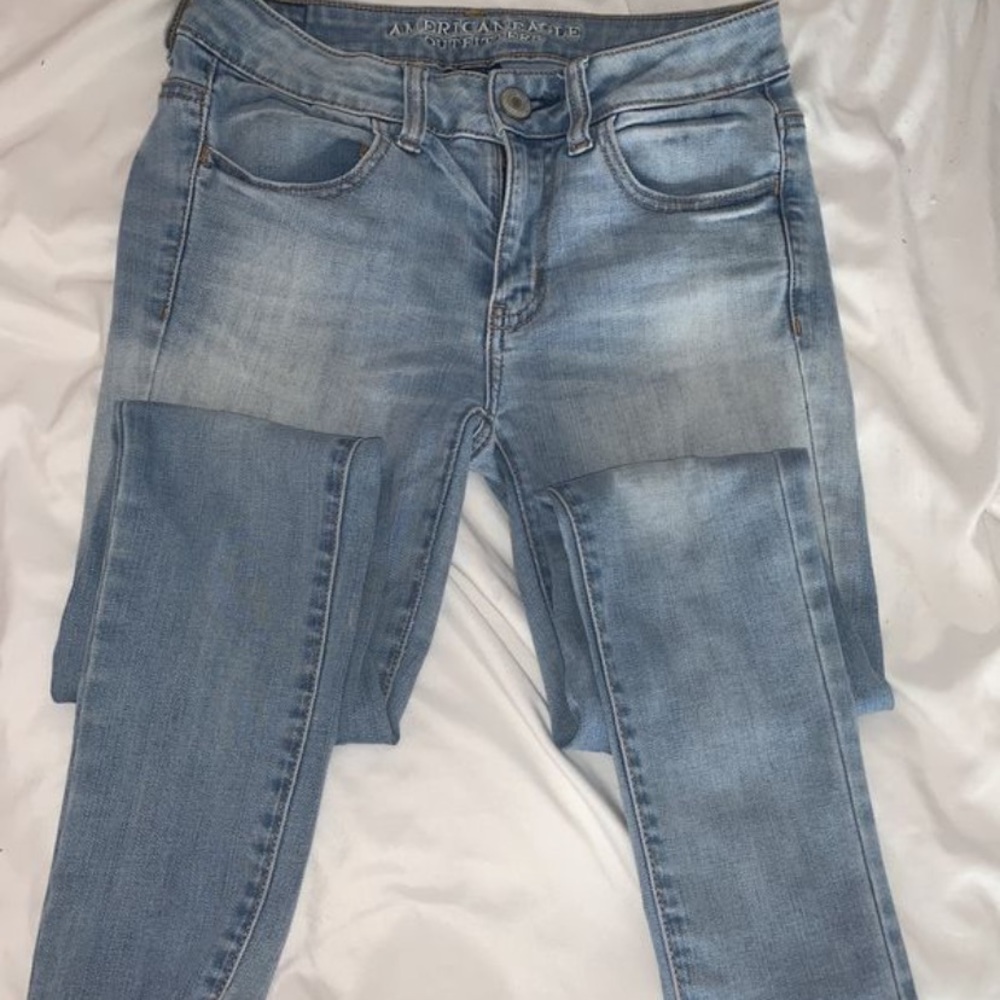 light washed american eagle jeans